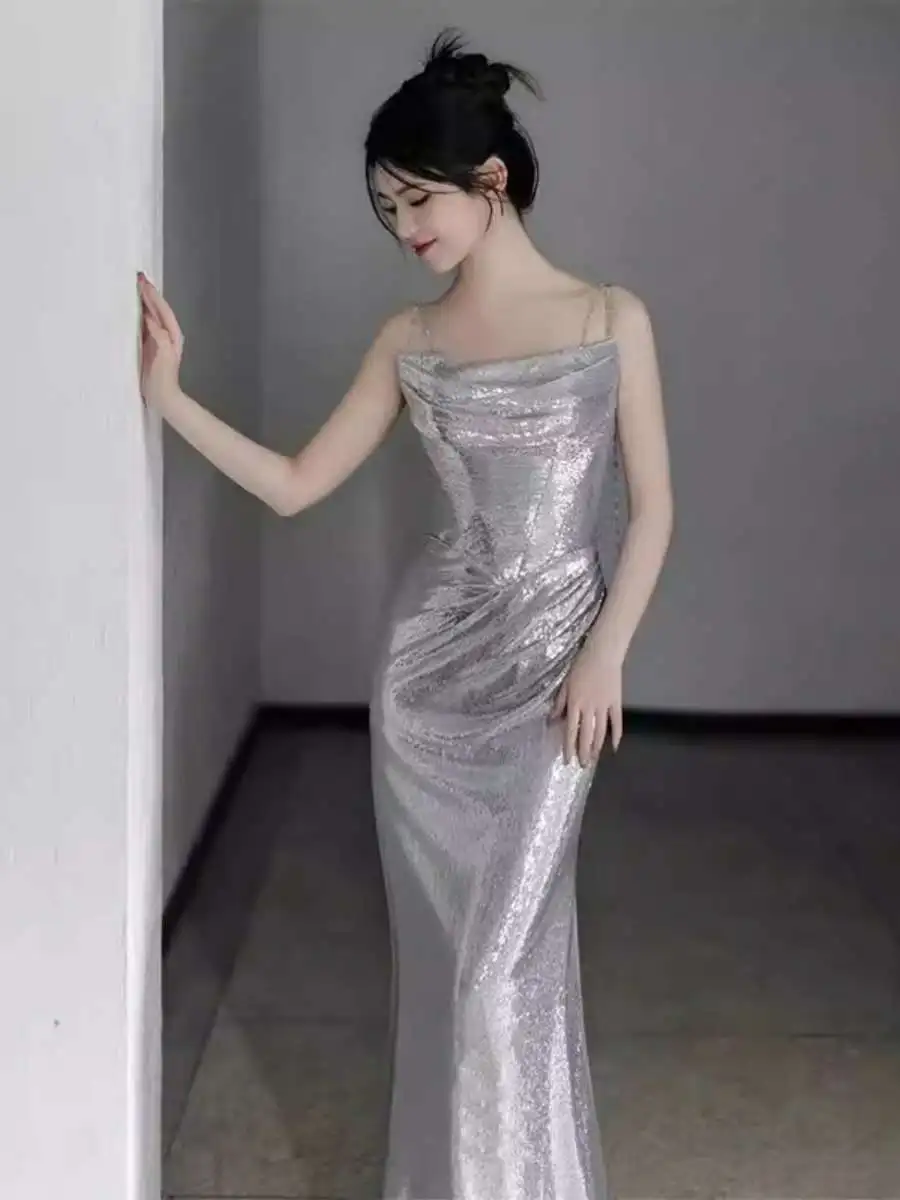 Silver High-End Evening Gown 2025 New Style Elegant Host Sequin Advanced Feeling Banquet Sling Bride Toasting Ceremony Dress
Silver High-End Evening Gown 2025 New Style Elegant Host Sequin Advanced Feeling Banquet Sling Bride Toasting Ceremony Dress