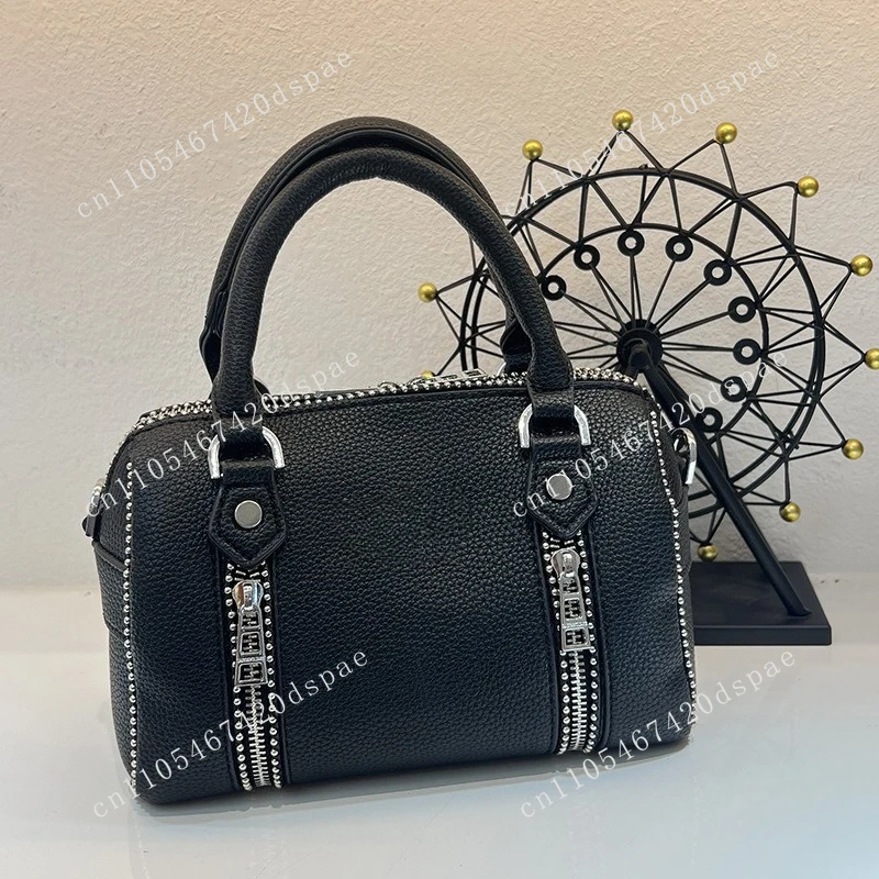 2025 NewZV French Crossbody Shoulder Bag Versatile Women's Pillow Bag Boston Large Capacity Willow Spike Wing Bag
2025 NewZV French Crossbody Shoulder Bag Versatile Women's Pillow Bag Boston Large Capacity Willow Spike Wing Bag