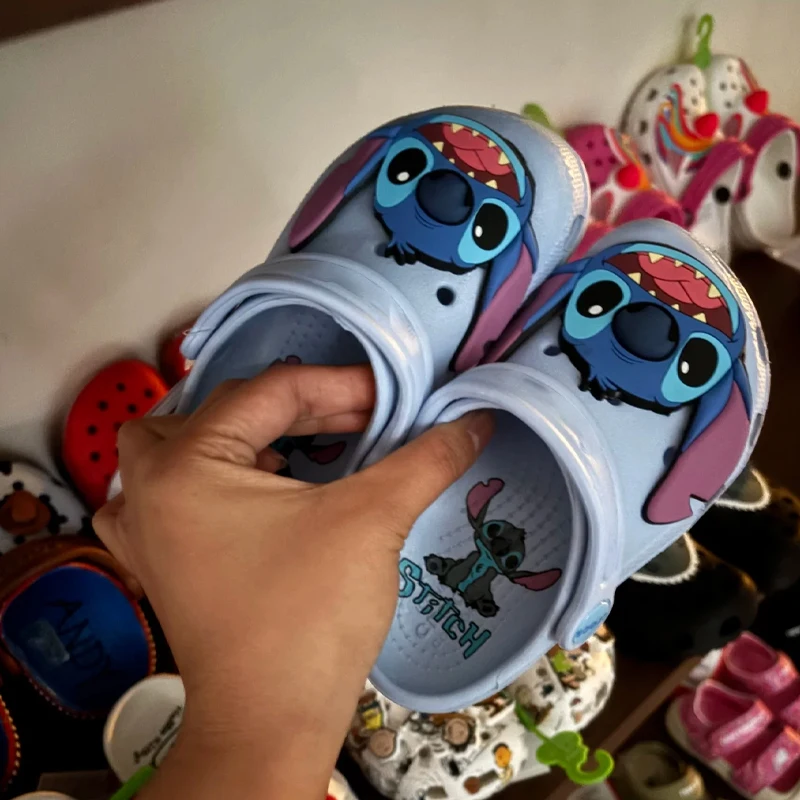 В наличии летние тапочки, мужские непромокаемые тапочки Lilo & Stitch, уличная пляжная обувь из ЭВА, сандалии для девочек, шлепанцы, тапочки в стиле аниме
В наличии летние тапочки, мужские непромокаемые тапочки Lilo & Stitch, уличная пляжная обувь из ЭВА, сандалии для девочек, шлепанцы, тапочки в стиле аниме