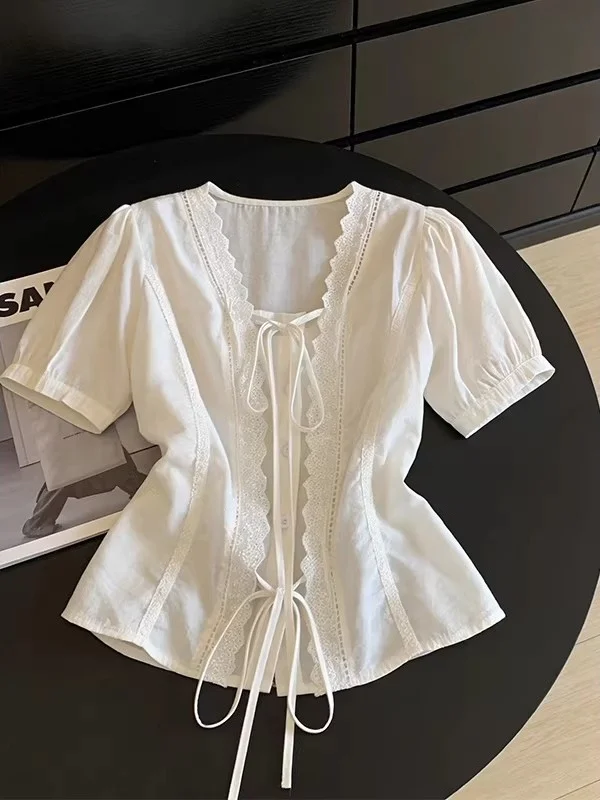 Lace Trim V-Neck Short Sleeve Shirt Women's Beautiful Fashionable Korean Style Bubble Sleeve Loose Fit Casual Top
Lace Trim V-Neck Short Sleeve Shirt Women's Beautiful Fashionable Korean Style Bubble Sleeve Loose Fit Casual Top