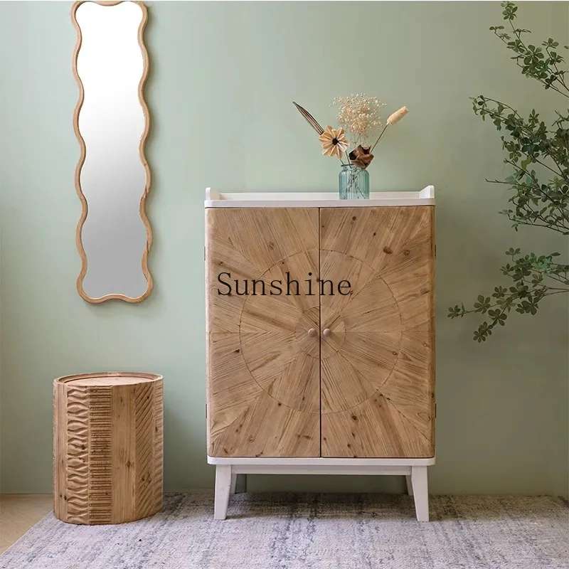 cabinet is opposite the door, the living room is partitioned, and the shoe cabinet is integrated with wooden storage.
cabinet is opposite the door, the living room is partitioned, and the shoe cabinet is integrated with wooden storage.