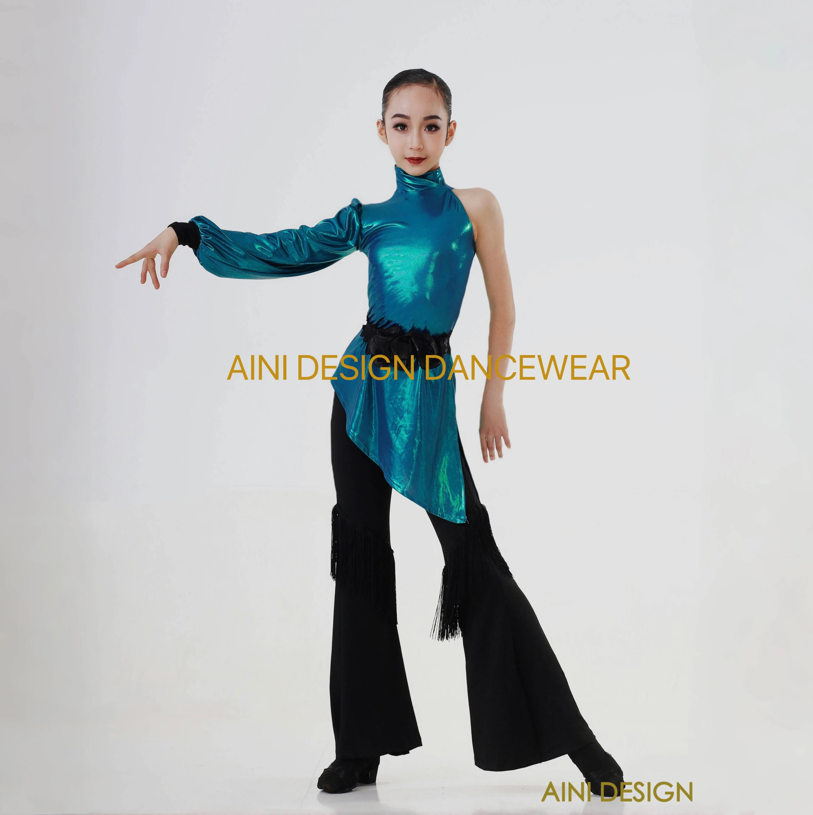 New Girls Latin Dance Costume One-Sleeved Glossy Tops Tassel Pants Performance Clothes Cha Cha Ballroom Dance Wear DNV22193
New Girls Latin Dance Costume One-Sleeved Glossy Tops Tassel Pants Performance Clothes Cha Cha Ballroom Dance Wear DNV22193