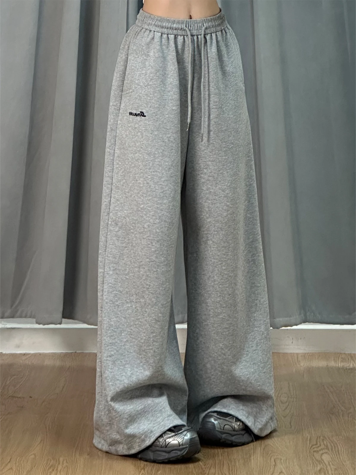 Haiya Sister Street Dance Trendy Grey Cool Feeling Street Dance Sweatpants Wide Leg Floor Length Casual Grey Cuffed Sports Pants
Haiya Sister Street Dance Trendy Grey Cool Feeling Street Dance Sweatpants Wide Leg Floor Length Casual Grey Cuffed Sports Pants