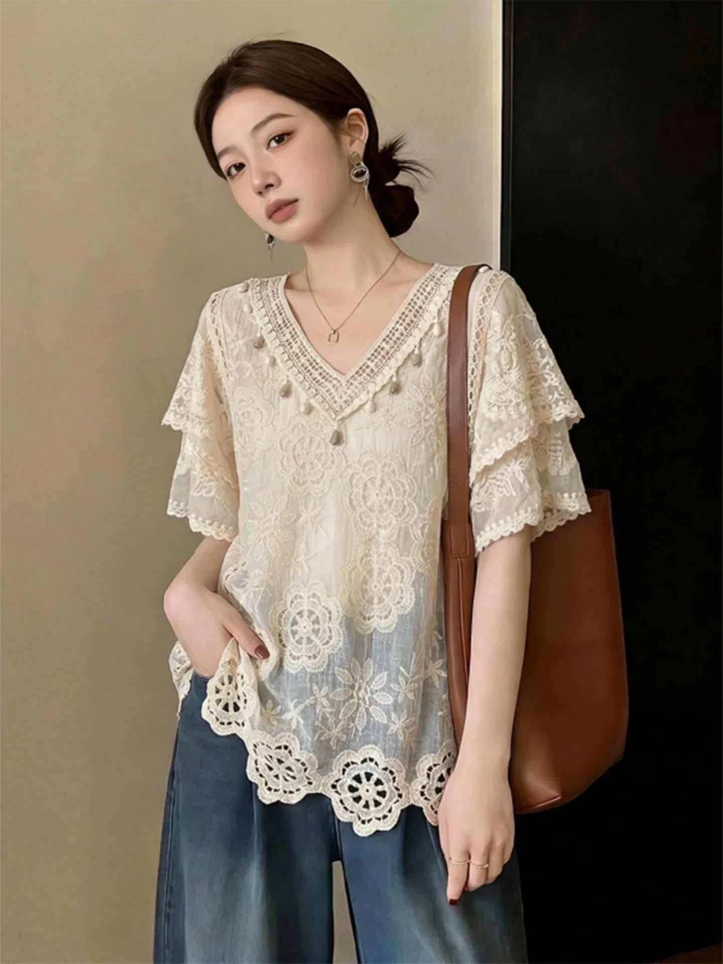 Lace Hookwork Hollow V-neck Short Sleeve Women's Shirt Summer New plus Size Slimming Design Base Top Korean Style Commute
Lace Hookwork Hollow V-neck Short Sleeve Women's Shirt Summer New plus Size Slimming Design Base Top Korean Style Commute