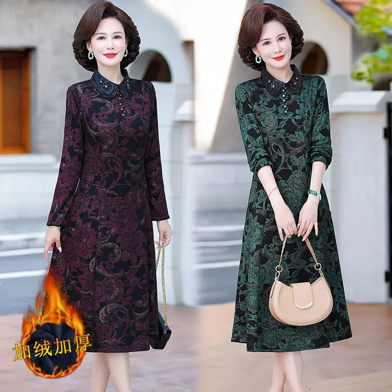 Высококачественное платье на флисовой подкладке с длинными рукавами и цветочным принтом для женщин, новое осенне-зимнее утягивающее модное китайское плотное платье для мамC226
Высококачественное платье на флисовой подкладке с длинными рукавами и цветочным принтом для женщин, новое осенне-зимнее утягивающее модное китайское плотное платье для мамC226