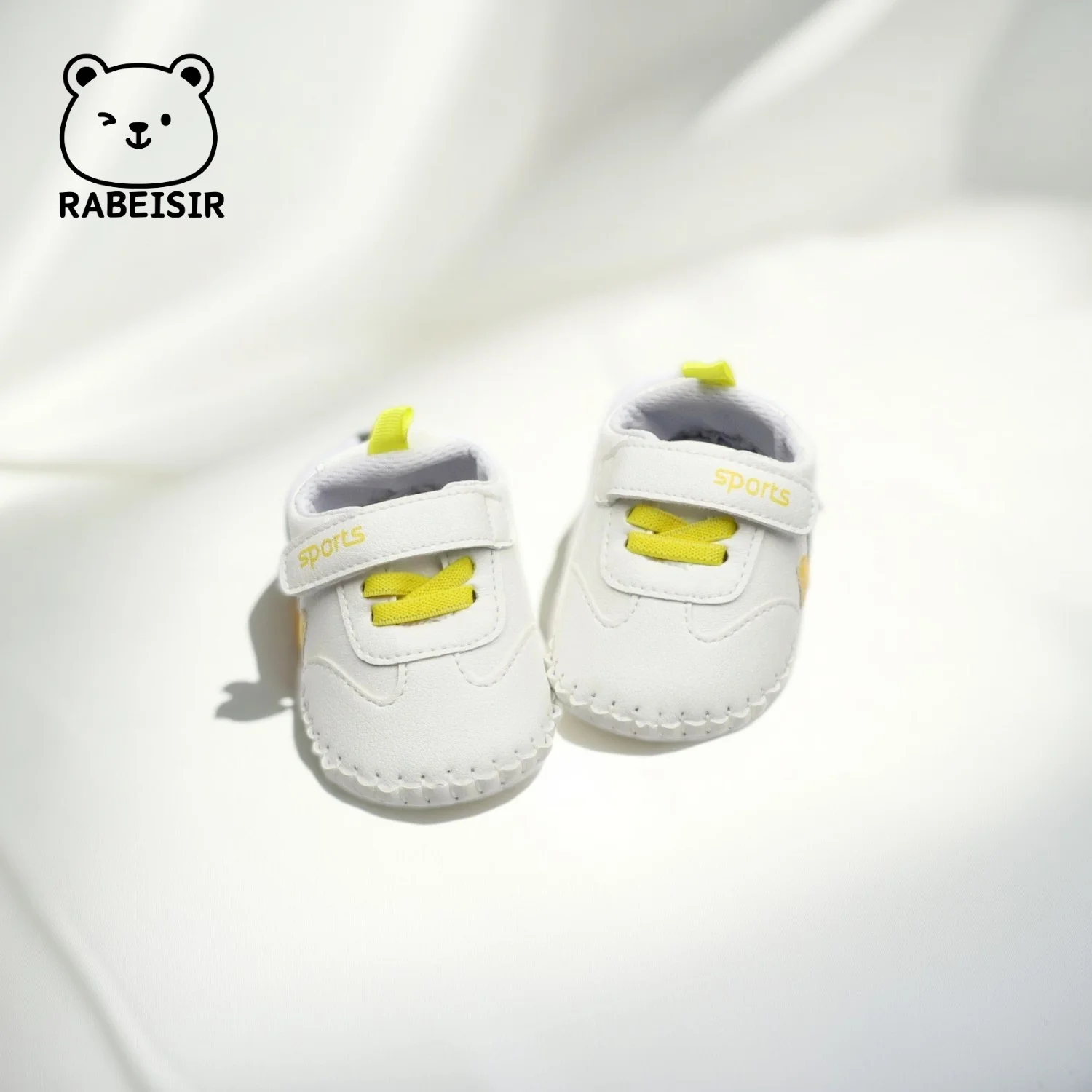 Baby sports shoes for infants aged 0-1 and a half, soft soled and comfortable walking shoes for newborns
Baby sports shoes for infants aged 0-1 and a half, soft soled and comfortable walking shoes for newborns