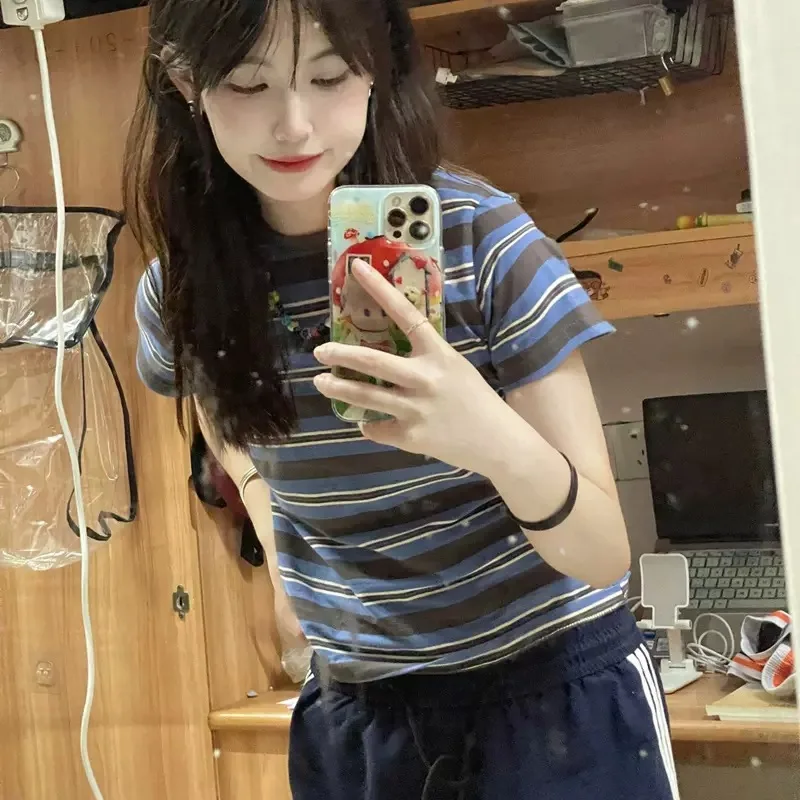 Striped short sleeved T-shirt women's new summer fashion round neck shoulder high-end T-shirt top
Striped short sleeved T-shirt women's new summer fashion round neck shoulder high-end T-shirt top