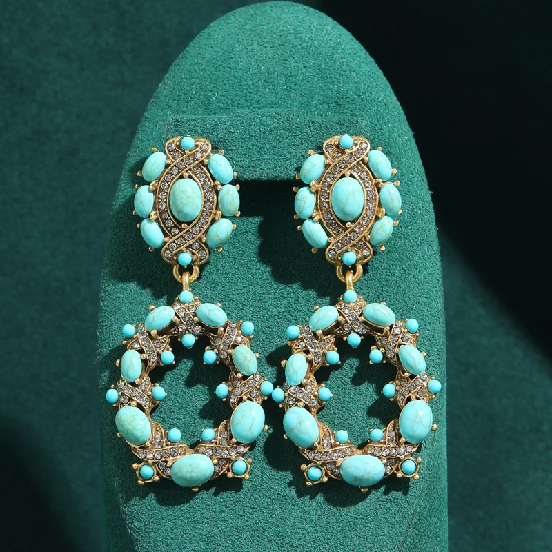 Pendent Vintage Gold Color Turquoise Drop Earring Natural Stone Hollow Angle Eye Design Engagement Charm Quality Women Jewelry
Pendent Vintage Gold Color Turquoise Drop Earring Natural Stone Hollow Angle Eye Design Engagement Charm Quality Women Jewelry