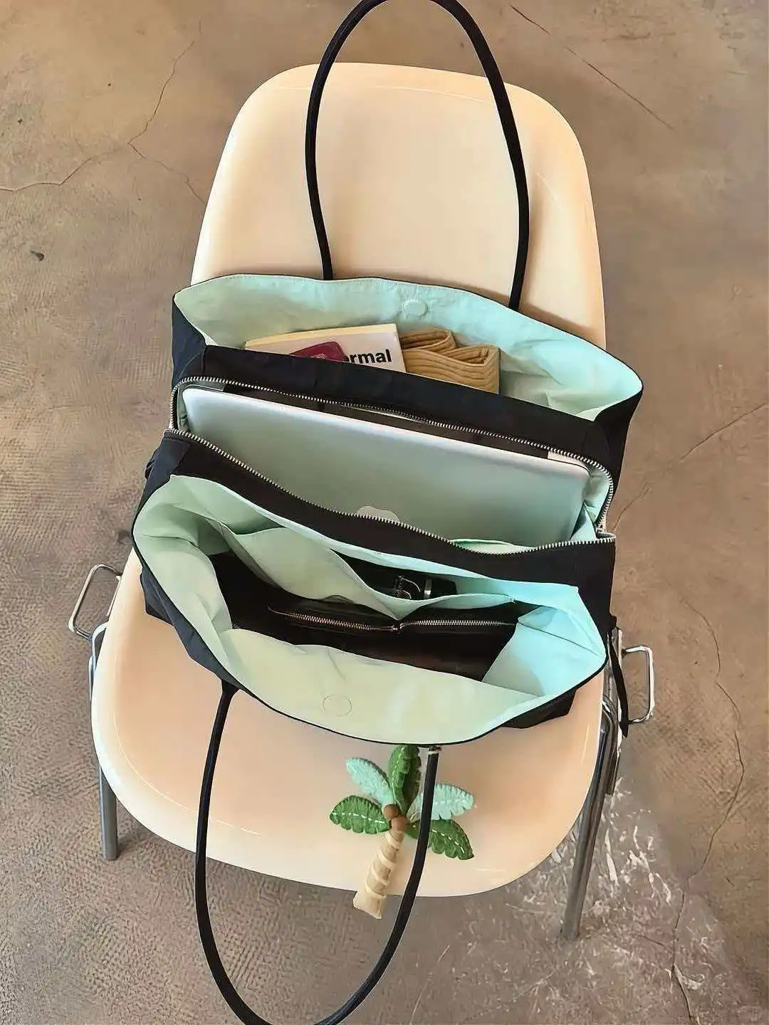 2026 New Minimalist Large Capacity Tote Bag with Multiple Layers Nylon Waterproof Computer Fitness Bag for Men and Women Handhel
2026 New Minimalist Large Capacity Tote Bag with Multiple Layers Nylon Waterproof Computer Fitness Bag for Men and Women Handhel