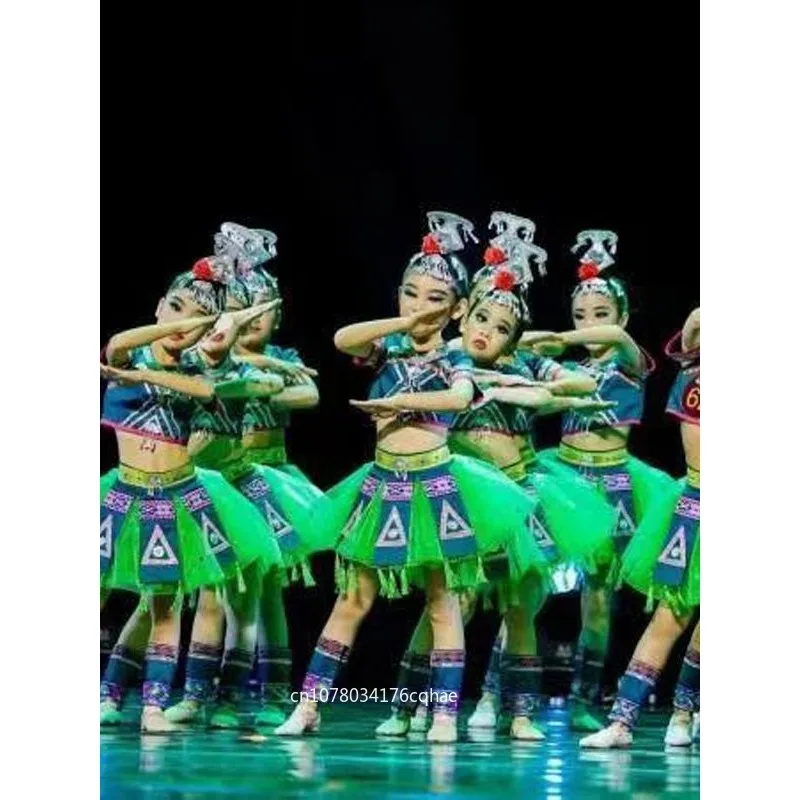 Children's performance clothes, ethnic minorities, young girls, Yi, Yao and Dong performance clothes
Children's performance clothes, ethnic minorities, young girls, Yi, Yao and Dong performance clothes