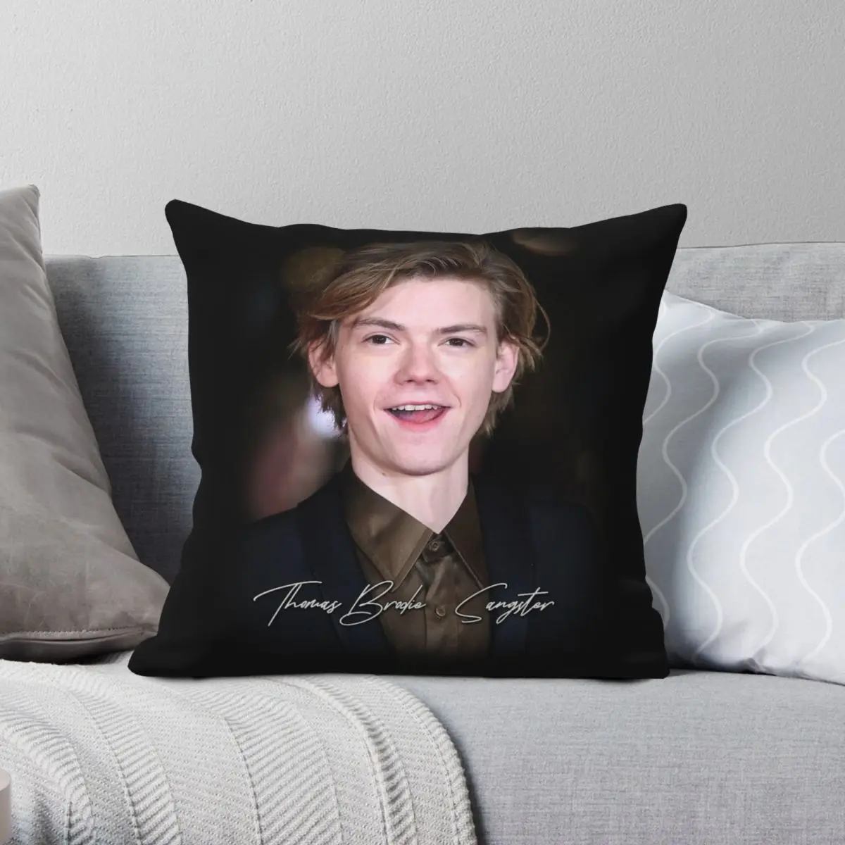 Thomas Brodie Sangster Pillowcase Polyester Linen Velvet Creative Zip Decor Home Cushion Cover 45x45
Thomas Brodie Sangster Pillowcase Polyester Linen Velvet Creative Zip Decor Home Cushion Cover 45x45