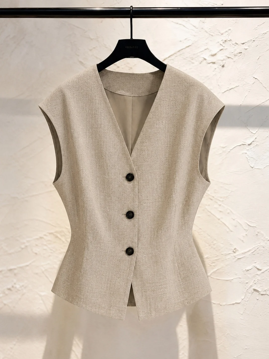 Slim Fit V-Neck Sleeveless Vest Fashionable Layering Top Summer Versatile Soft Women's Clothing Commute Style Elegant Fashion
Slim Fit V-Neck Sleeveless Vest Fashionable Layering Top Summer Versatile Soft Women's Clothing Commute Style Elegant Fashion