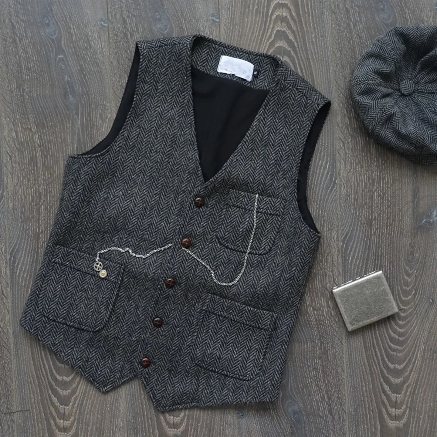 Осень и зима, новый европейский и американский мужской облегающий черный и серый шерстяной костюм, жилет в британском стиле ретро с узором «елочка» 
Осень и зима, новый европейский и американский мужской облегающий черный и серый шерстяной костюм, жилет в британском стиле ретро с узором «елочка»
