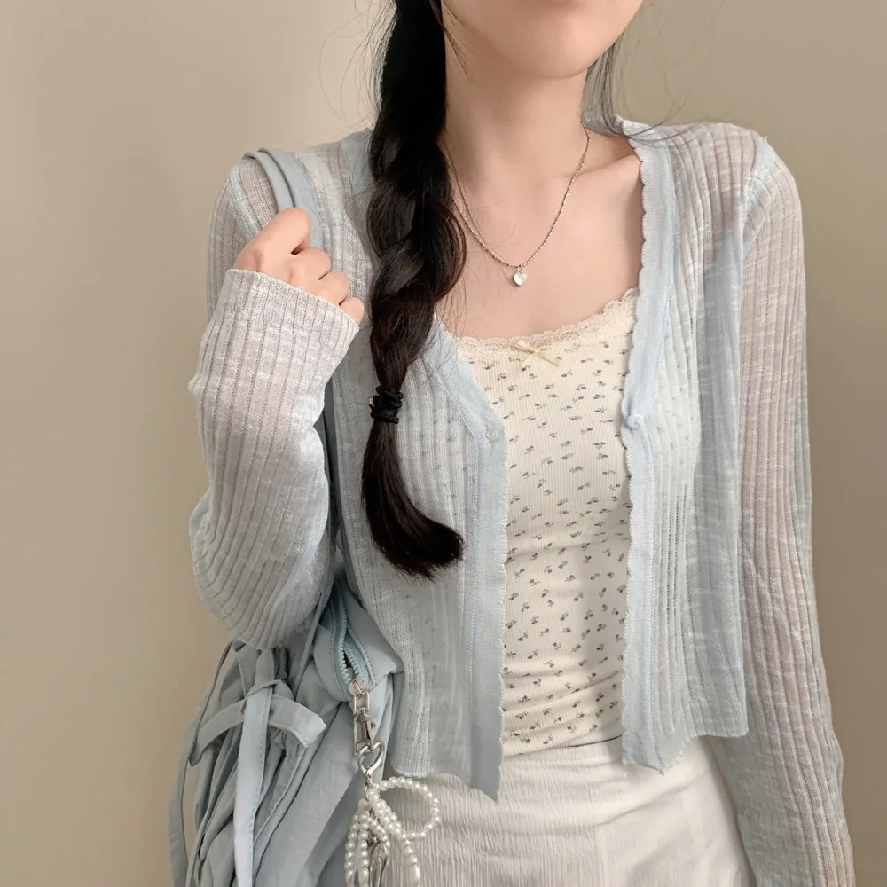 2026 Summer New Ice Silk Knitted Short Cardigan Women's Thin Air Conditioner Outerwear Trendy Top Polyester Fiber Commute Style
2026 Summer New Ice Silk Knitted Short Cardigan Women's Thin Air Conditioner Outerwear Trendy Top Polyester Fiber Commute Style