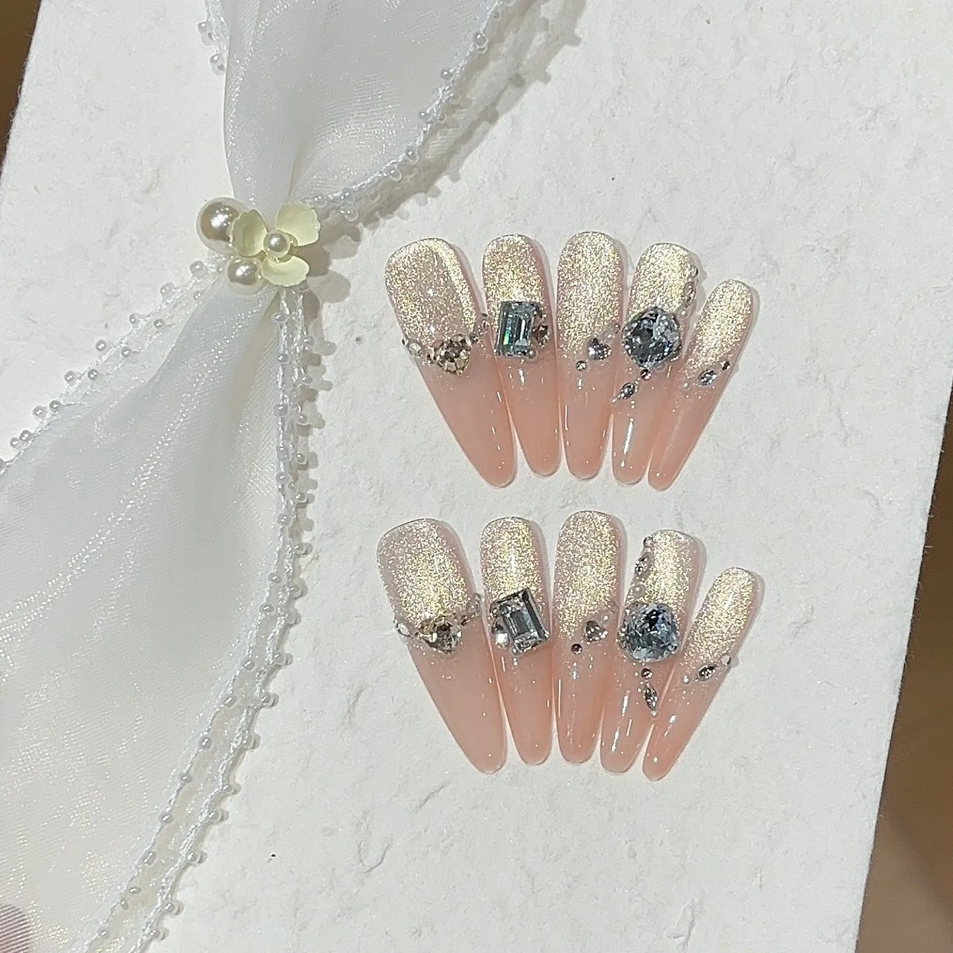 Handmade Almong Fake Nails Shiny Gold Cat Eye False Nails Long Sweet Pink French Stick on Nails With Blue Diamond Press On Nails
Handmade Almong Fake Nails Shiny Gold Cat Eye False Nails Long Sweet Pink French Stick on Nails With Blue Diamond Press On Nails