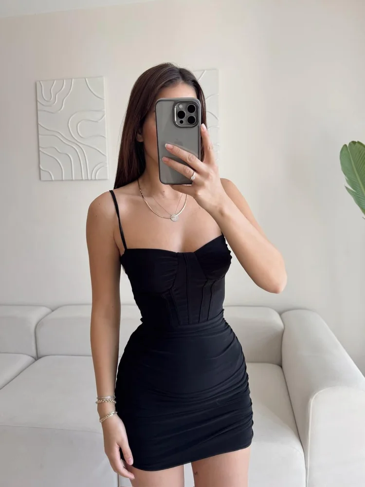 Женское сексуальное черное облегающее мини-платье-комбинация без рукавов с открытыми плечами, приталенное, новинка 2026 года, шикарное для вечеринок и клубов
Женское сексуальное черное облегающее мини-платье-комбинация без рукавов с открытыми плечами, приталенное, новинка 2026 года, шикарное для вечеринок и клубов
