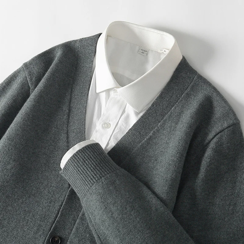 Wool Knitted Men's Cardigan 2025 Autumn and Winter New Long sleeved V-neck Business Casual Fashion Cardigan Versatile Basic Top
Wool Knitted Men's Cardigan 2025 Autumn and Winter New Long sleeved V-neck Business Casual Fashion Cardigan Versatile Basic Top