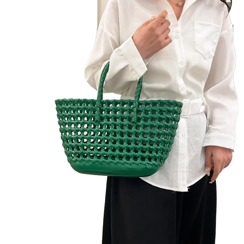 PVC jelly bag 2025 new fashion versatile woven vegetable basket stain-resistant and easy to wash summer female handbag
PVC jelly bag 2025 new fashion versatile woven vegetable basket stain-resistant and easy to wash summer female handbag