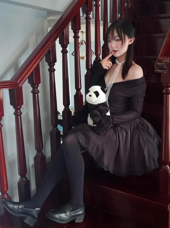 Японский оригинальный дизайн, платье с длинными рукавами и низким v-образным вырезом, трикотажное эластичное платье для похудения с высокой талией и внутренний топ, милый комплект
Японский оригинальный дизайн, платье с длинными рукавами и низким v-образным вырезом, трикотажное эластичное платье для похудения с высокой талией и внутренний топ, милый комплект