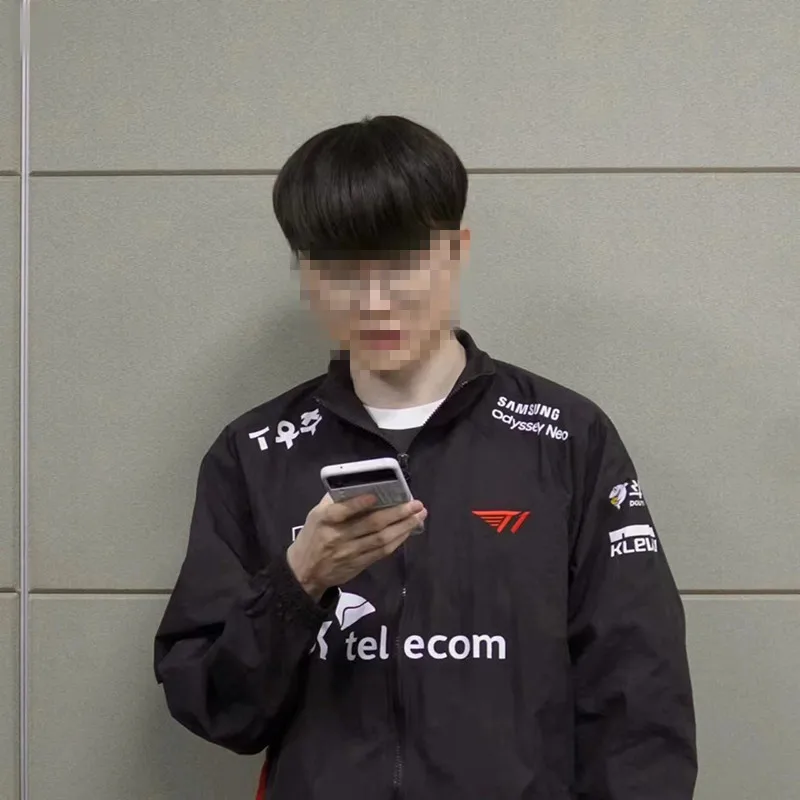 FAKER те же куртка и брюки Игра LOL SKT T1 команда униформа S13 чемпионат мира захватывает 2023 LCK команда пальто размеры M-4XL
FAKER те же куртка и брюки Игра LOL SKT T1 команда униформа S13 чемпионат мира захватывает 2023 LCK команда пальто размеры M-4XL