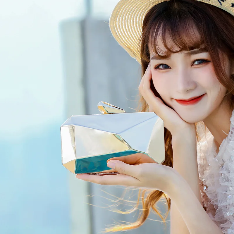 Gold Acrylic Box Geometric bags Clutch Evening Bag Elegent Chain Shoulder Bag for Women 2024 Handbag For Wedding/Dating/Party
Gold Acrylic Box Geometric bags Clutch Evening Bag Elegent Chain Shoulder Bag for Women 2024 Handbag For Wedding/Dating/Party