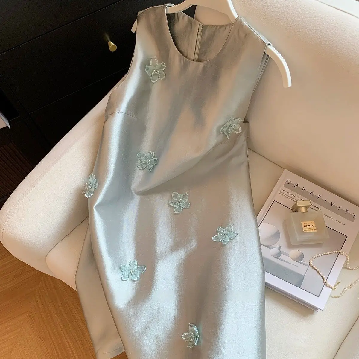 handmade three-dimensional flower bead temperament sleeveless dress 2025 summer new high-end slim skirt
handmade three-dimensional flower bead temperament sleeveless dress 2025 summer new high-end slim skirt