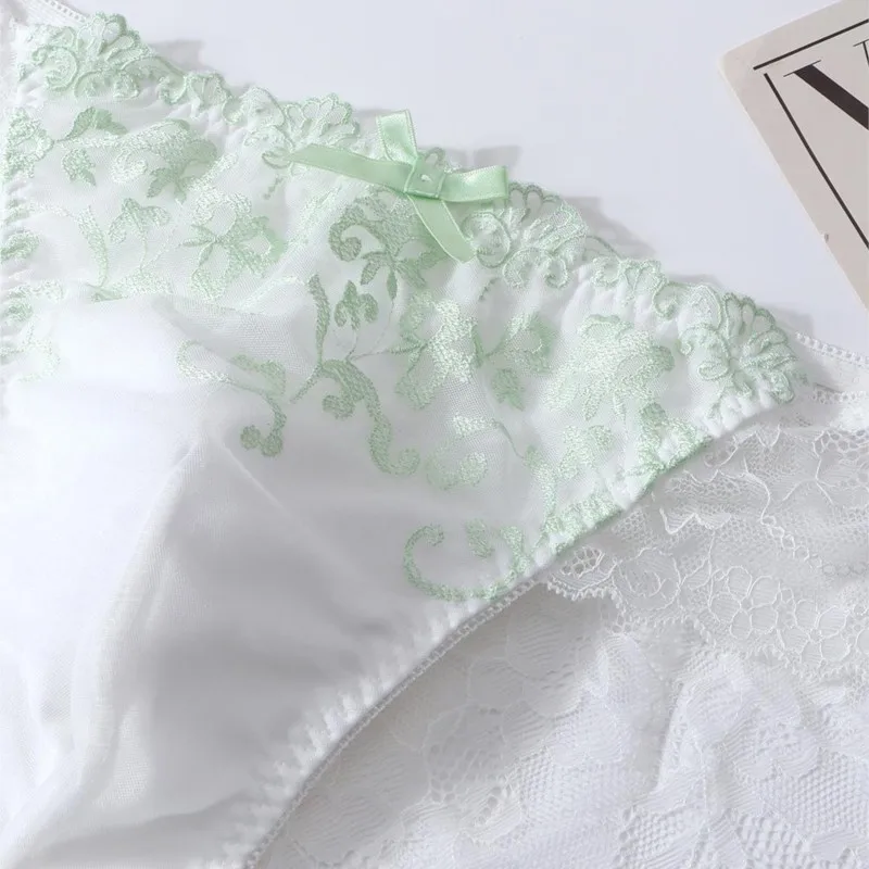 Sexy Embroidered Lace Trim Sheer Mid Waist Briefs Convex Pouch Men's Underwear Comfortable Quick Dry
Sexy Embroidered Lace Trim Sheer Mid Waist Briefs Convex Pouch Men's Underwear Comfortable Quick Dry