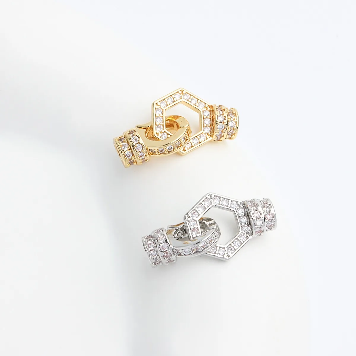 18K Real Gold Plated Zirconium Three-dimensional Hexagonal Pearl Buckle Necklace Bracelet Buckle DIY Jewelry Accessories Materia
18K Real Gold Plated Zirconium Three-dimensional Hexagonal Pearl Buckle Necklace Bracelet Buckle DIY Jewelry Accessories Materia