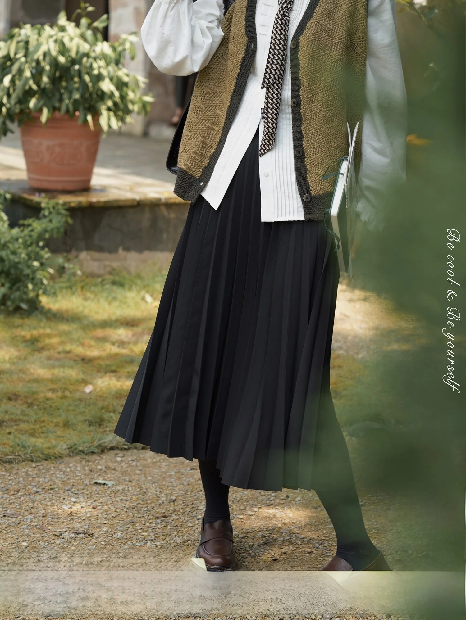 Elegant High Waist Pleated Skirt Women's Midi Skirt Spring Season Casual Style Polyester Fabric A-Line Silhouette
Elegant High Waist Pleated Skirt Women's Midi Skirt Spring Season Casual Style Polyester Fabric A-Line Silhouette