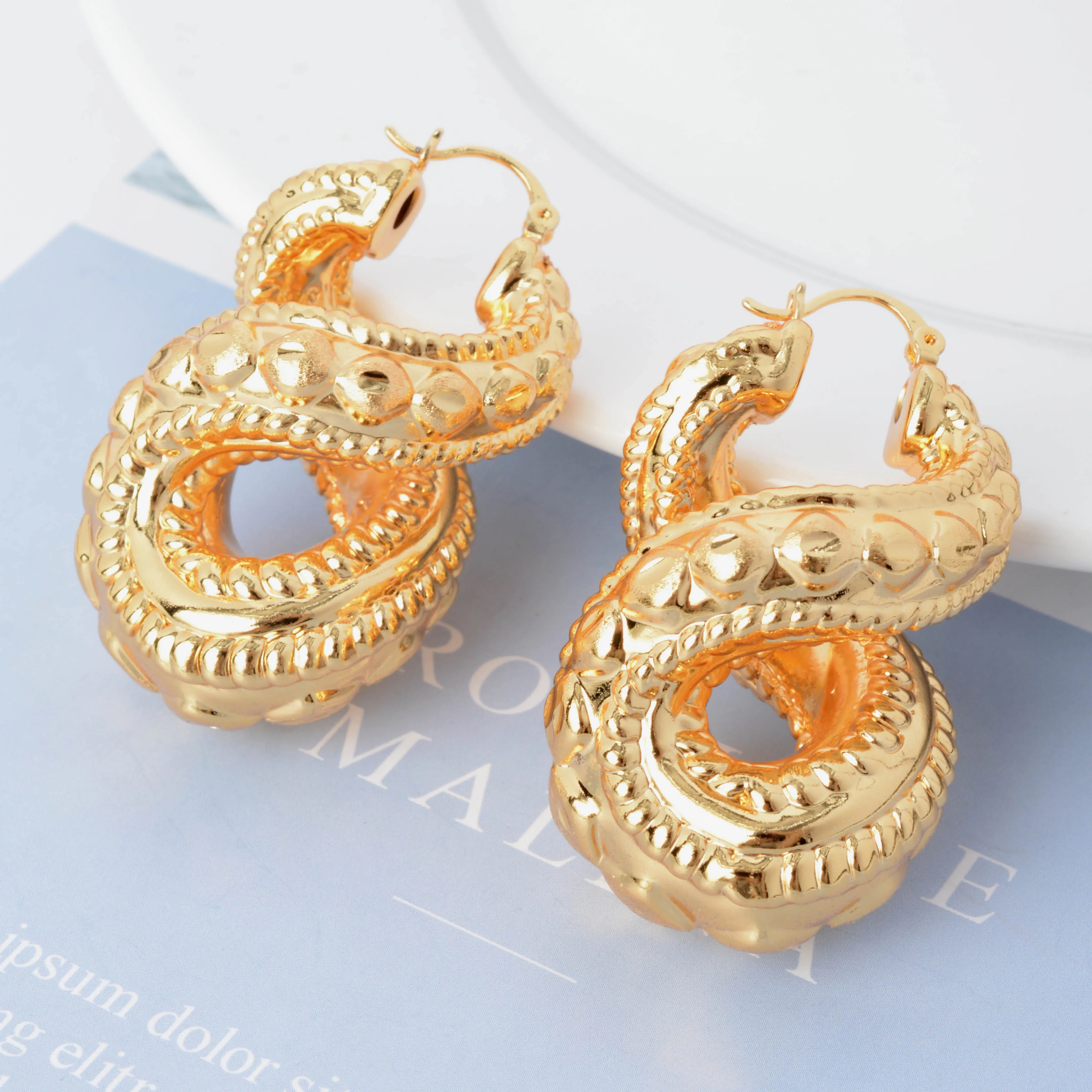 Women Luxury Copper Bold Earring for 18k Gold Plated Hoop Earrings Africa Dubai Wedding Party Jewelry Accessory Anniversary Gift
Women Luxury Copper Bold Earring for 18k Gold Plated Hoop Earrings Africa Dubai Wedding Party Jewelry Accessory Anniversary Gift