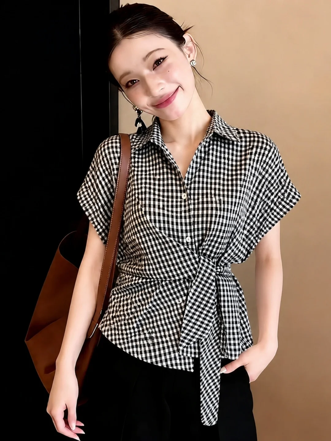 Plaid Design Bow-Tie Collar Short Sleeve Shirt Women's Fashionable Slim Fit Waist-Cinching Top Casual Style Summer 2026
Plaid Design Bow-Tie Collar Short Sleeve Shirt Women's Fashionable Slim Fit Waist-Cinching Top Casual Style Summer 2026