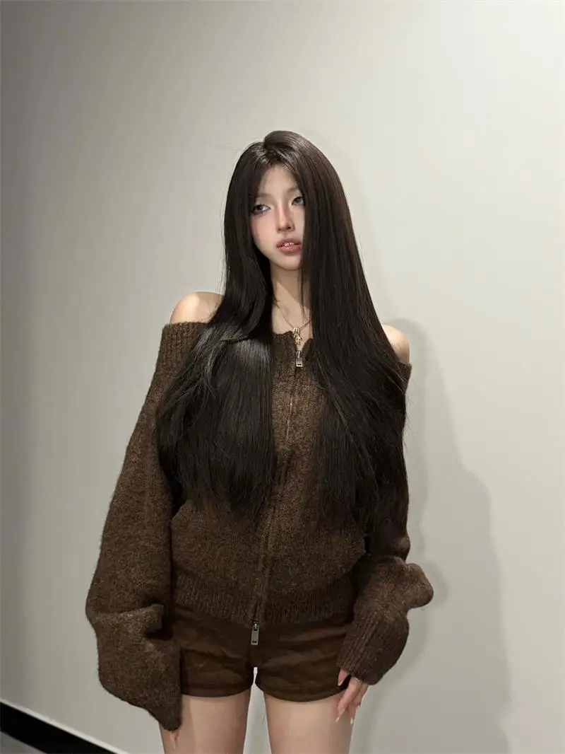 American Retro One Shoulder Long Sleeved Zipper Sweater Jacket for Women's Autumn and Winter New Lazy Loose Knit Top
American Retro One Shoulder Long Sleeved Zipper Sweater Jacket for Women's Autumn and Winter New Lazy Loose Knit Top