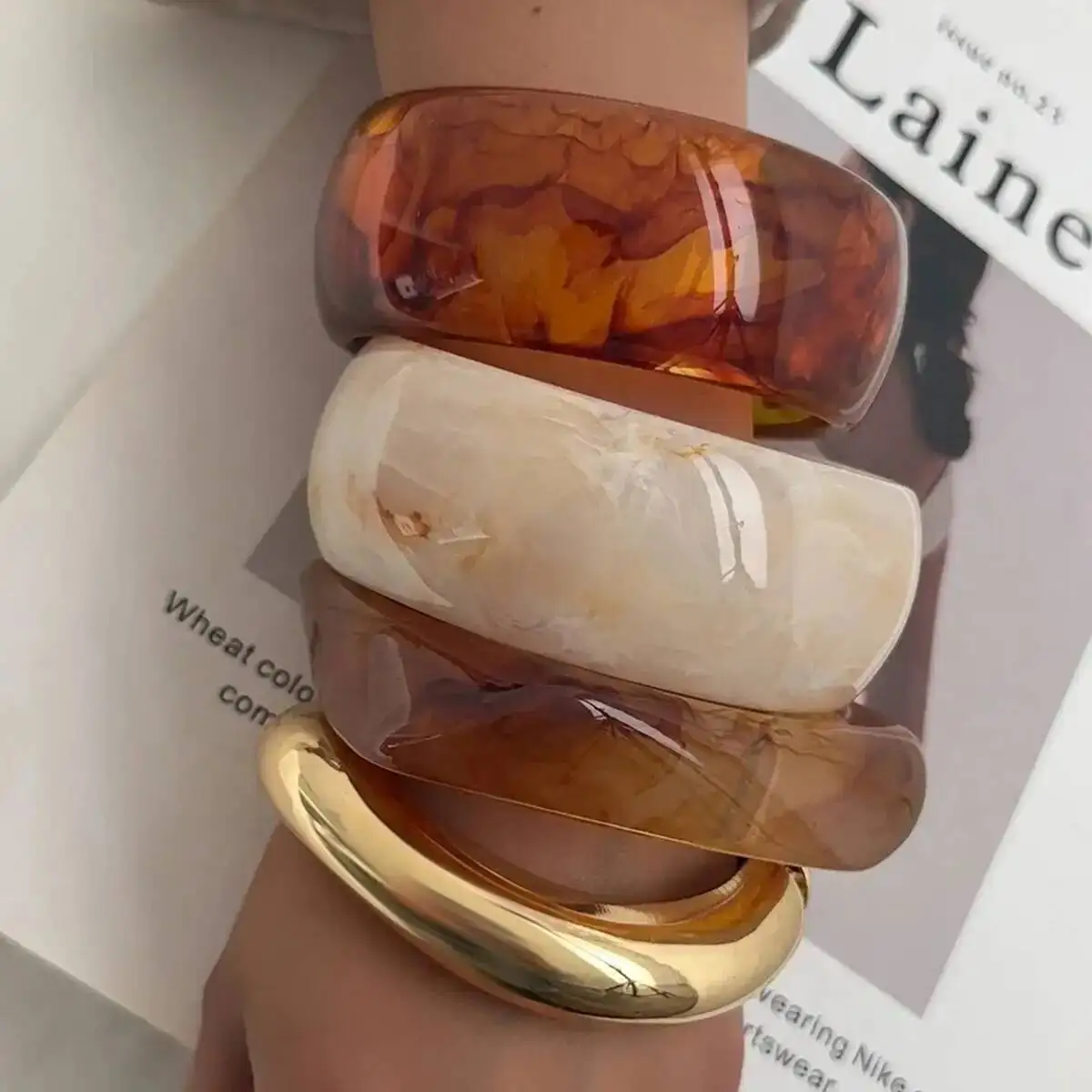 KunJoe Luxury Chunky Resin Acrylic Wide Bangle Bracelet for Women Vintage Irregular Metal Stackable Cuff Bracelet Party Jewelry
KunJoe Luxury Chunky Resin Acrylic Wide Bangle Bracelet for Women Vintage Irregular Metal Stackable Cuff Bracelet Party Jewelry