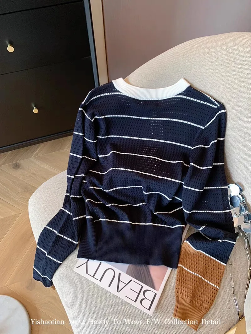 Women's Deep Blue Round Neck Long Sleeve Striped Sweater French Elegant College Retro Casual Top Sweater Autumn/Winter Clothing
Women's Deep Blue Round Neck Long Sleeve Striped Sweater French Elegant College Retro Casual Top Sweater Autumn/Winter Clothing