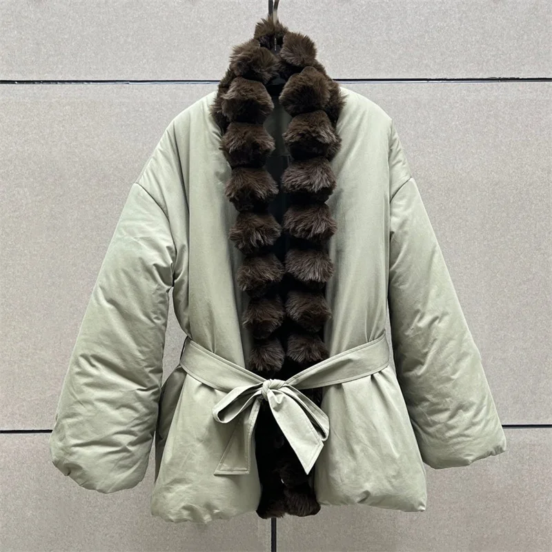 Женская куртка 2026 Весна, новая, с искусственным мехом, в стиле пэчворк, с поясом, приталенная, на хлопковой подкладке, повседневная, теплая, толстая
Женская куртка 2026 Весна, новая, с искусственным мехом, в стиле пэчворк, с поясом, приталенная, на хлопковой подкладке, повседневная, теплая, толстая