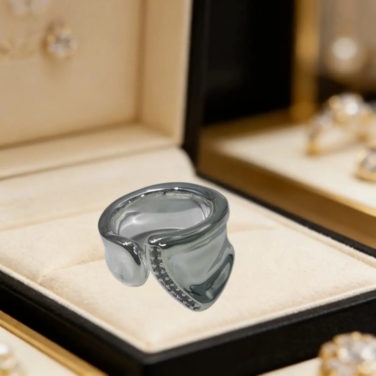 2026 Spain Eye catching Beautiful Gold and Silver Diamond Set Geometric Ring Jewelry Accessories Party Gift
2026 Spain Eye catching Beautiful Gold and Silver Diamond Set Geometric Ring Jewelry Accessories Party Gift