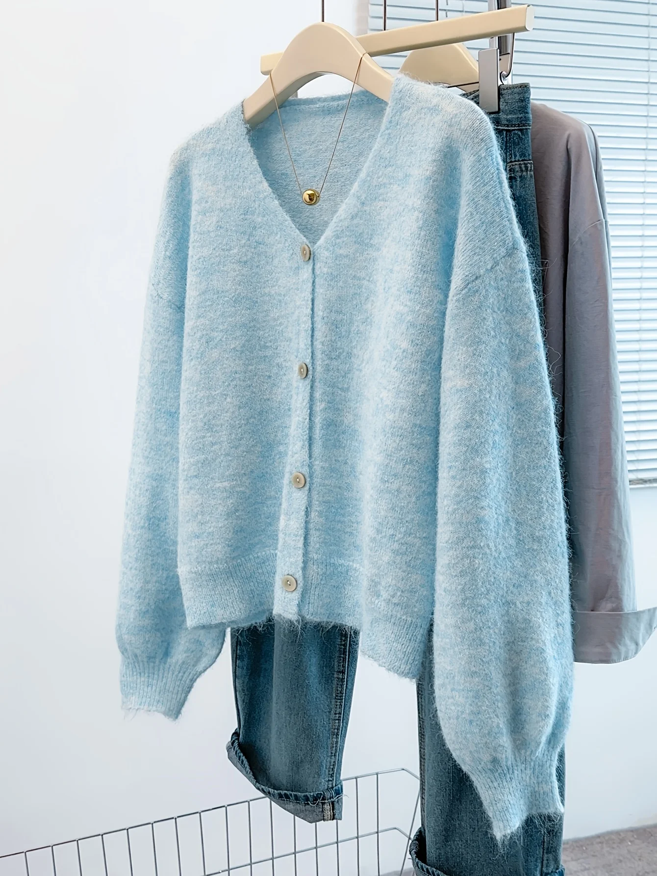 Women's V Neck Button Down Cardigan, Loose Lantern Sleeve Knit Sweater, Solid Casual Elegant Outerwear
Women's V Neck Button Down Cardigan, Loose Lantern Sleeve Knit Sweater, Solid Casual Elegant Outerwear