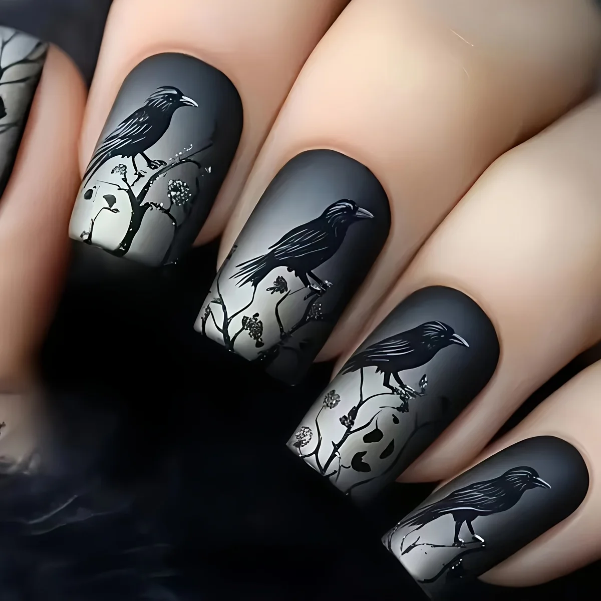 Detachable short Halloween dark night crow fake nails 24 pieces cool dead tree armor, suitable for daily parties and festivals
Detachable short Halloween dark night crow fake nails 24 pieces cool dead tree armor, suitable for daily parties and festivals