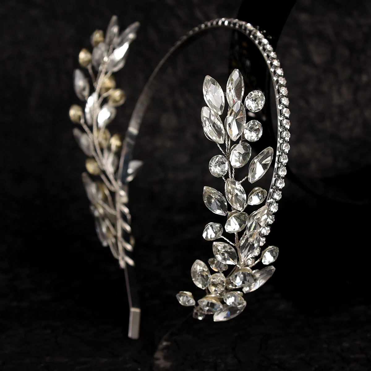 Fashion Bridal Crystal Wedding Headpieces Leaf Headdress Colorful Flowers SliverHandmade Pearl Hair Bands
Fashion Bridal Crystal Wedding Headpieces Leaf Headdress Colorful Flowers SliverHandmade Pearl Hair Bands