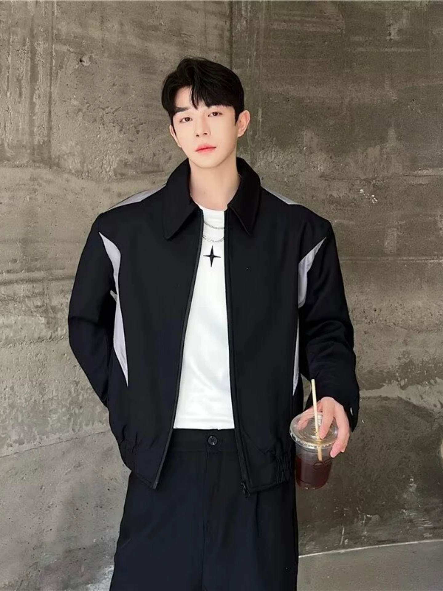 Сексуальная американская ретро-куртка-косуха с подплечниками, мужская модель, модная верхняя одежда, с длинными рукавами, на молнии, повседневная спортивная одежда
Сексуальная американская ретро-куртка-косуха с подплечниками, мужская модель, модная верхняя одежда, с длинными рукавами, на молнии, повседневная спортивная одежда