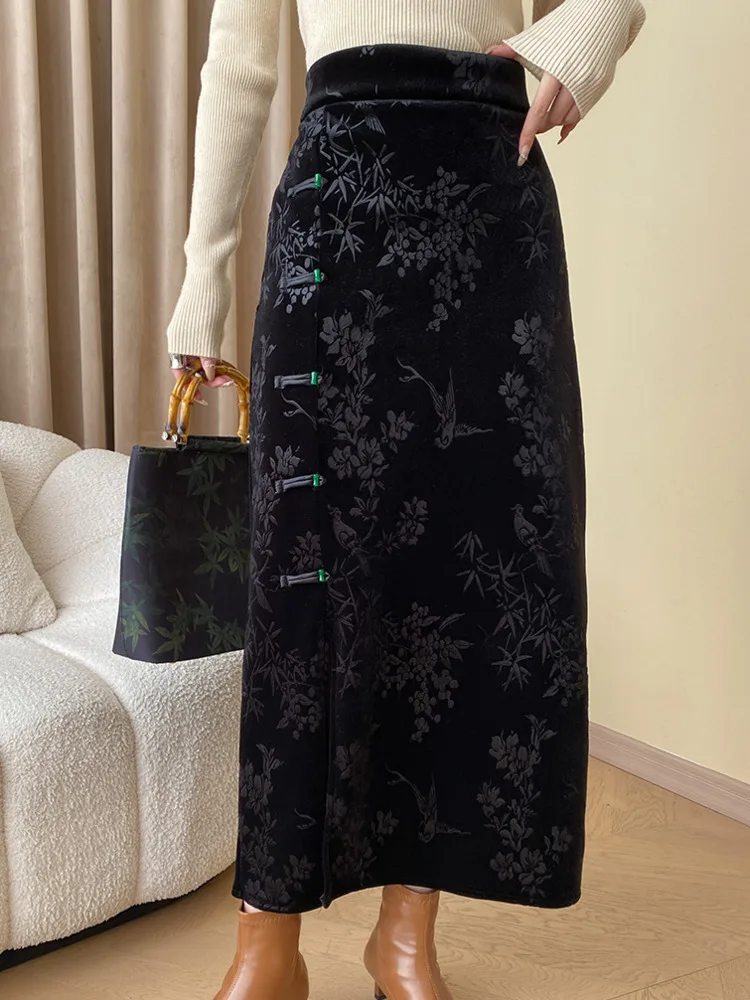 New Fashion Chinese Style Buckle Printing Jacquard Thickened Side Split Velvet Skirt For Women 2024 Spring Winter X611
New Fashion Chinese Style Buckle Printing Jacquard Thickened Side Split Velvet Skirt For Women 2024 Spring Winter X611
