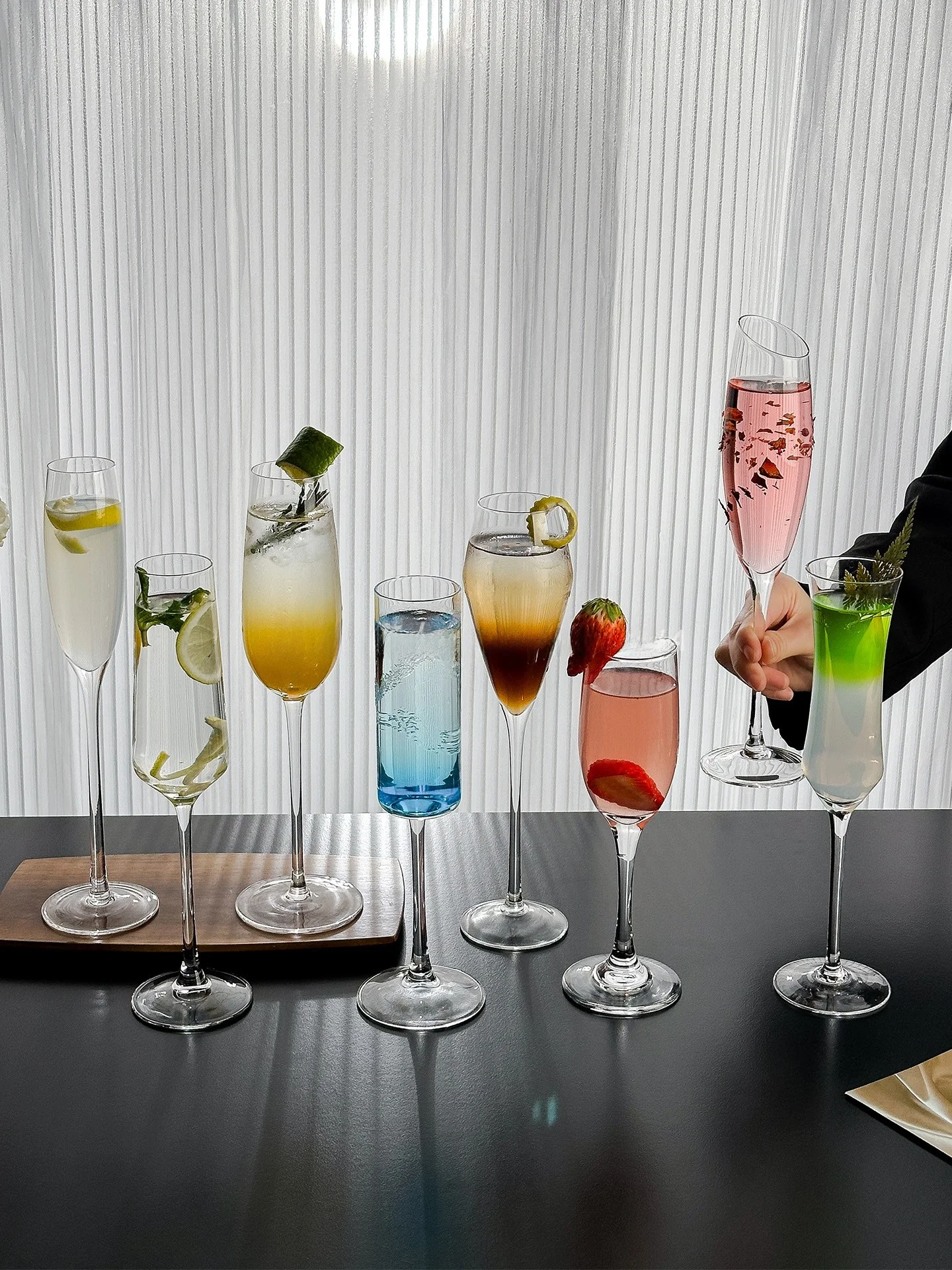 Creative Bar Champagne Glasses Set of 2 Cocktail Wine Cups Highball Glasses Nordic Style Pure Color Glass Handless Cups
Creative Bar Champagne Glasses Set of 2 Cocktail Wine Cups Highball Glasses Nordic Style Pure Color Glass Handless Cups
