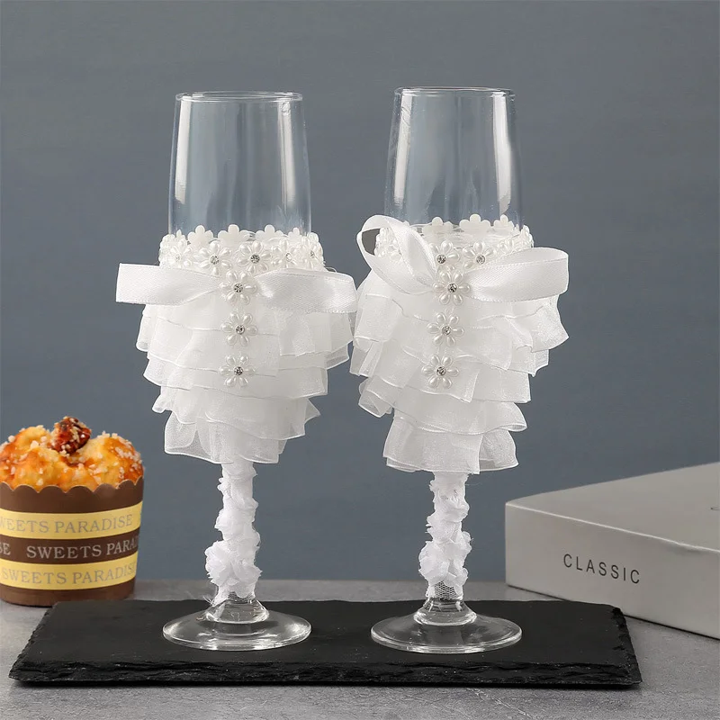 2 wedding glasses, the bride's wedding ceremony with a symbol of love champagne glasses, suitable for wedding, engagement
2 wedding glasses, the bride's wedding ceremony with a symbol of love champagne glasses, suitable for wedding, engagement