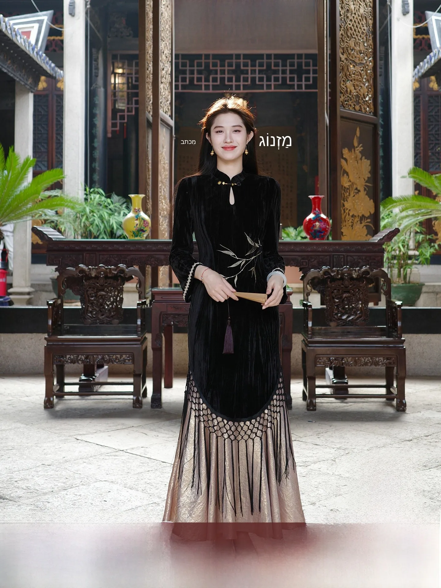 Lingshan Zhihe Velvet Dress New Chinese Style Women's Early Spring Tassel Dress Vintage Long Qipao Gown for New Year
Lingshan Zhihe Velvet Dress New Chinese Style Women's Early Spring Tassel Dress Vintage Long Qipao Gown for New Year