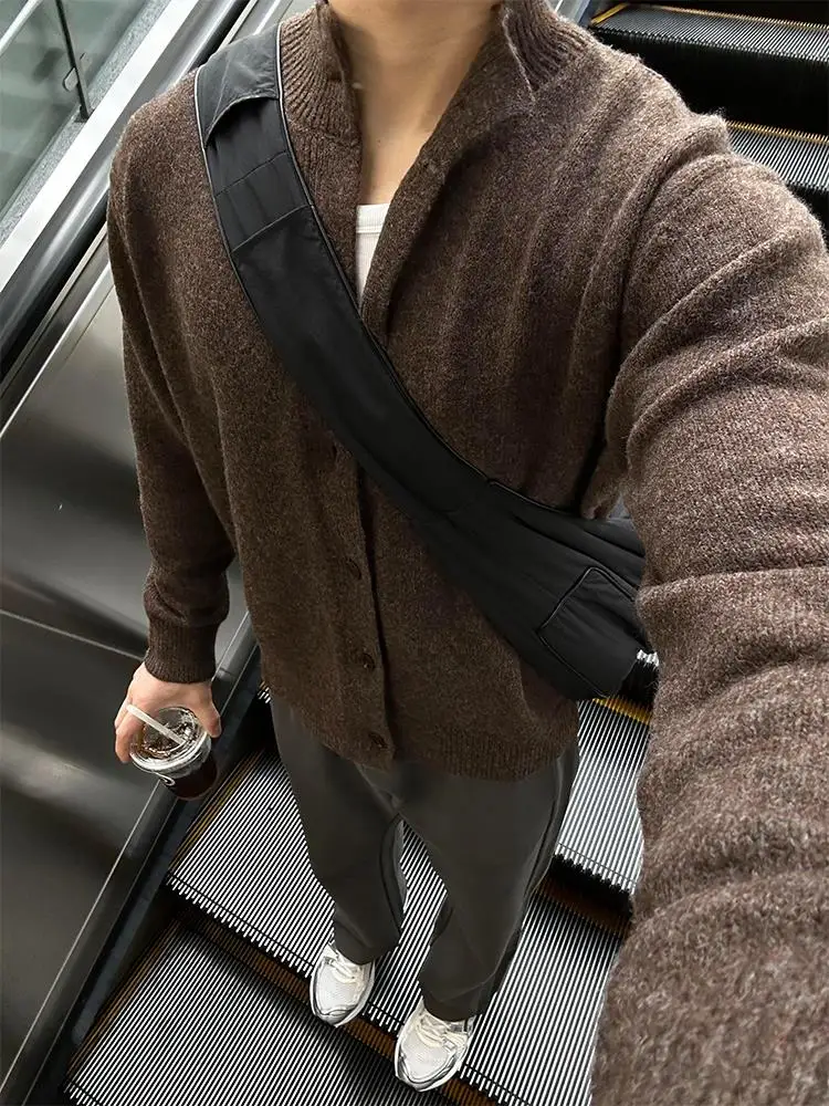 Мужской вязаный свитер-пальто Camere Sle кофейного цвета с высоким воротником, повседневный, осенне-зимний, модный, Cleanfit, трикотаж
Мужской вязаный свитер-пальто Camere Sle кофейного цвета с высоким воротником, повседневный, осенне-зимний, модный, Cleanfit, трикотаж