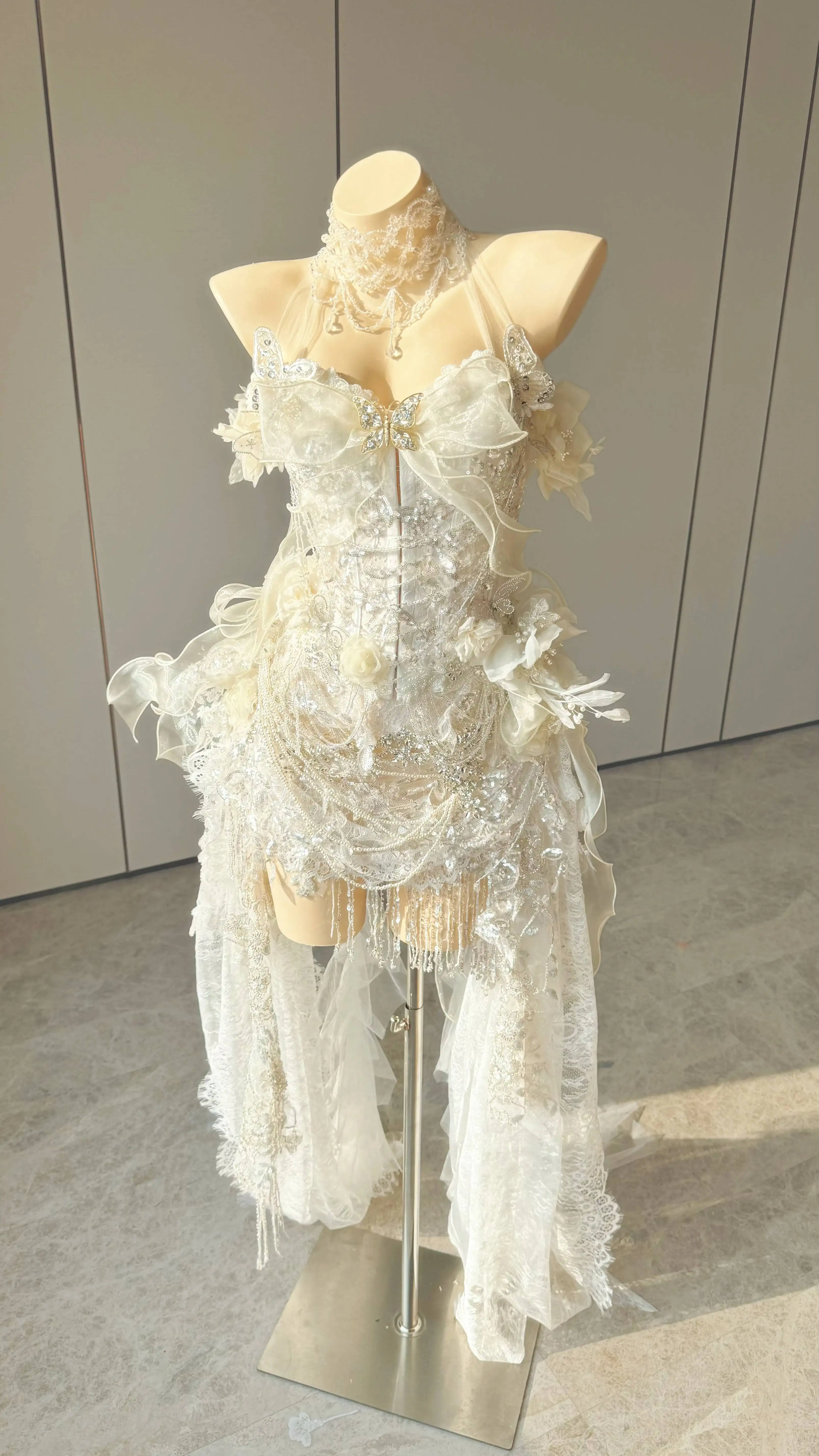 ZIWU Design Fog Veil Dreamy Handmade Performance Costume, Flowing Tassels And Beaded Dress For Stage Performance Cosplay Costume
ZIWU Design Fog Veil Dreamy Handmade Performance Costume, Flowing Tassels And Beaded Dress For Stage Performance Cosplay Costume