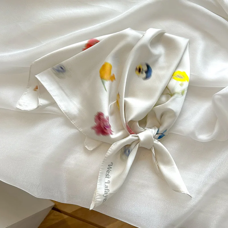 Весенне-летние новые шелковые шарфы, квадратные женские универсальные высококачественные декоративные легкие роскошные шарфы с принтом 70*70 см
Весенне-летние новые шелковые шарфы, квадратные женские универсальные высококачественные декоративные легкие роскошные шарфы с принтом 70*70 см