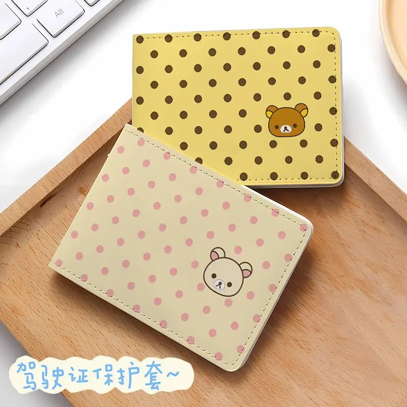 Новый милый держатель для водительских прав Rilakkuma, мультяшный держатель для карт с медведем в горошек, из искусственной кожи, для пары, праздничный подарок на Рождество
Новый милый держатель для водительских прав Rilakkuma, мультяшный держатель для карт с медведем в горошек, из искусственной кожи, для пары, праздничный подарок на Рождество