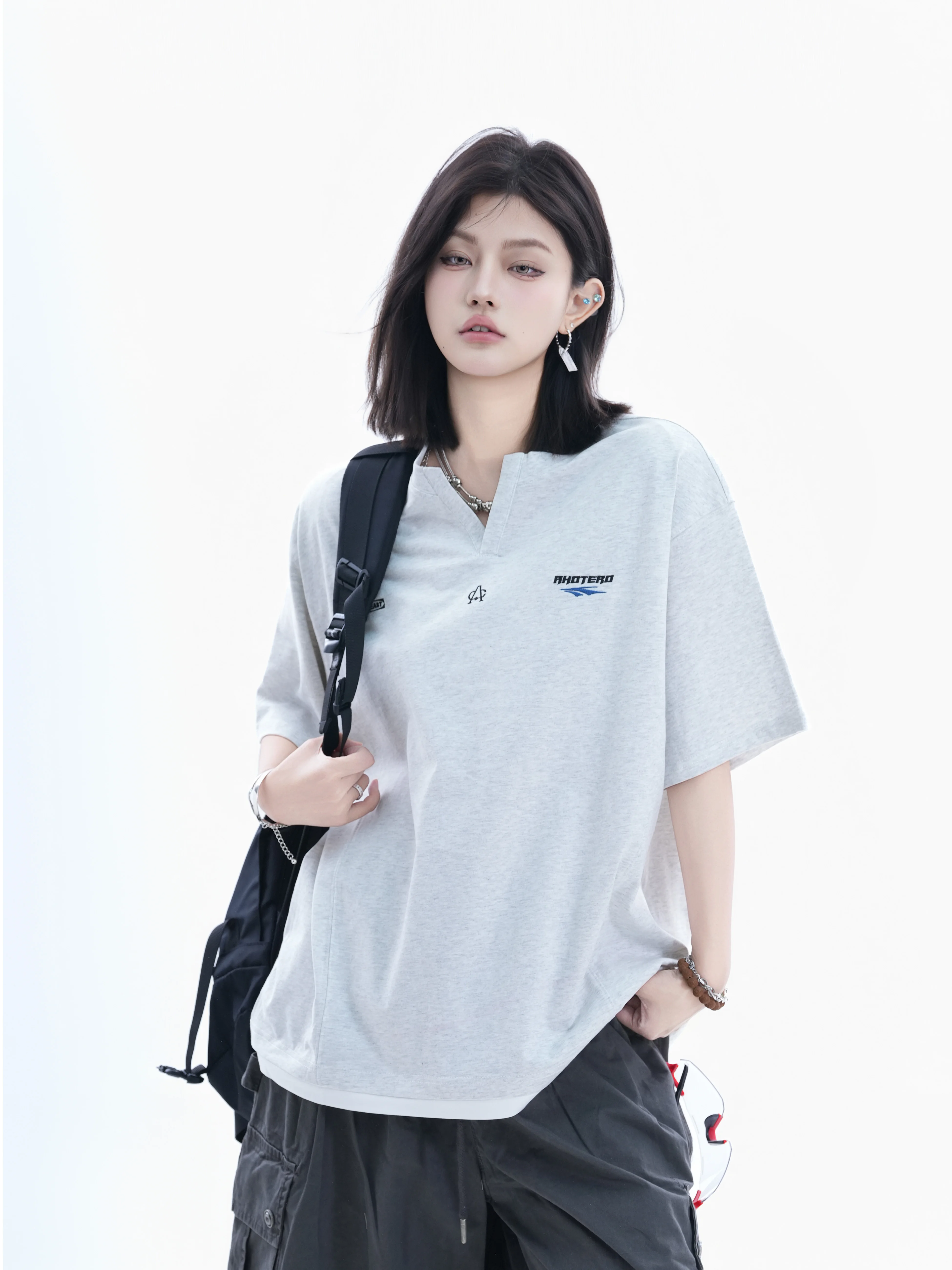 Loose Fit V-Neck Short Sleeve T-Shirt Women's Casual Style Fake Two-Piece Design Trendy Brand Small Ball Couple Top Cotton 100%
Loose Fit V-Neck Short Sleeve T-Shirt Women's Casual Style Fake Two-Piece Design Trendy Brand Small Ball Couple Top Cotton 100%
