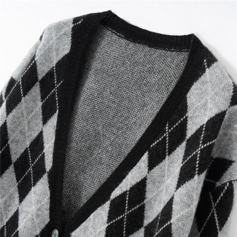 CHICUU женский 100% кашемировый свитер с v-образным вырезом и длинными рукавами, вязаный длинный кардиган, осень-зима, повседневный стиль, кашемировый трикотаж 
CHICUU женский 100% кашемировый свитер с v-образным вырезом и длинными рукавами, вязаный длинный кардиган, осень-зима, повседневный стиль, кашемировый трикотаж